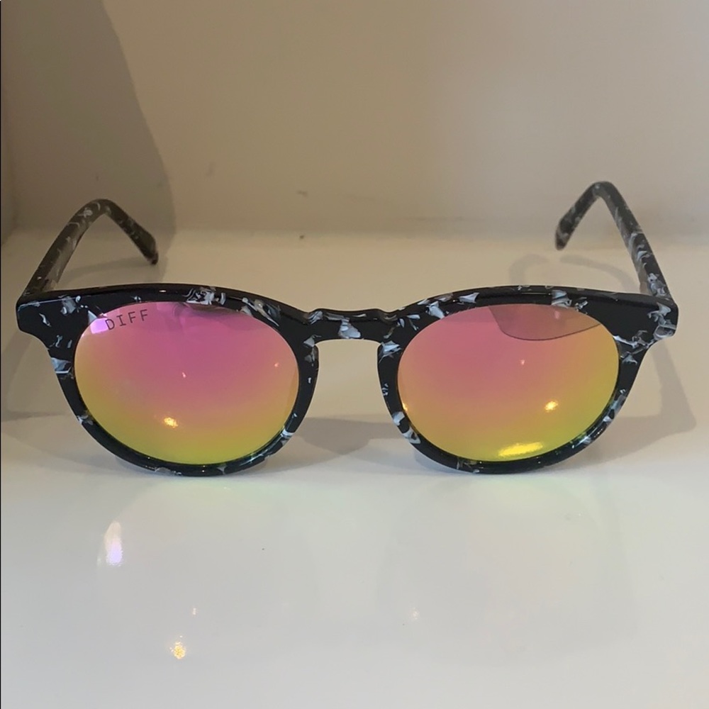 Diff Reflective Sunglasses - image 2